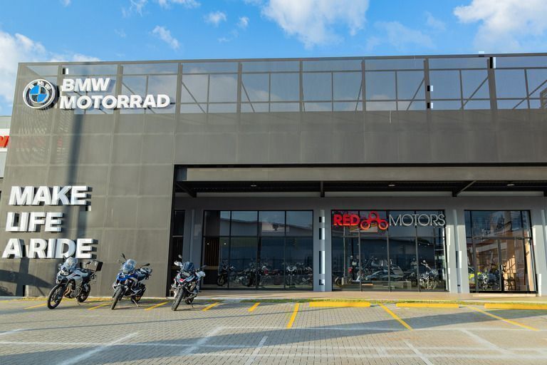 Red Motors invirtió $6 millones en el nuevo showroom para su línea de motocicletas y presenta BMW Servicios Financieros para sus marcas premium